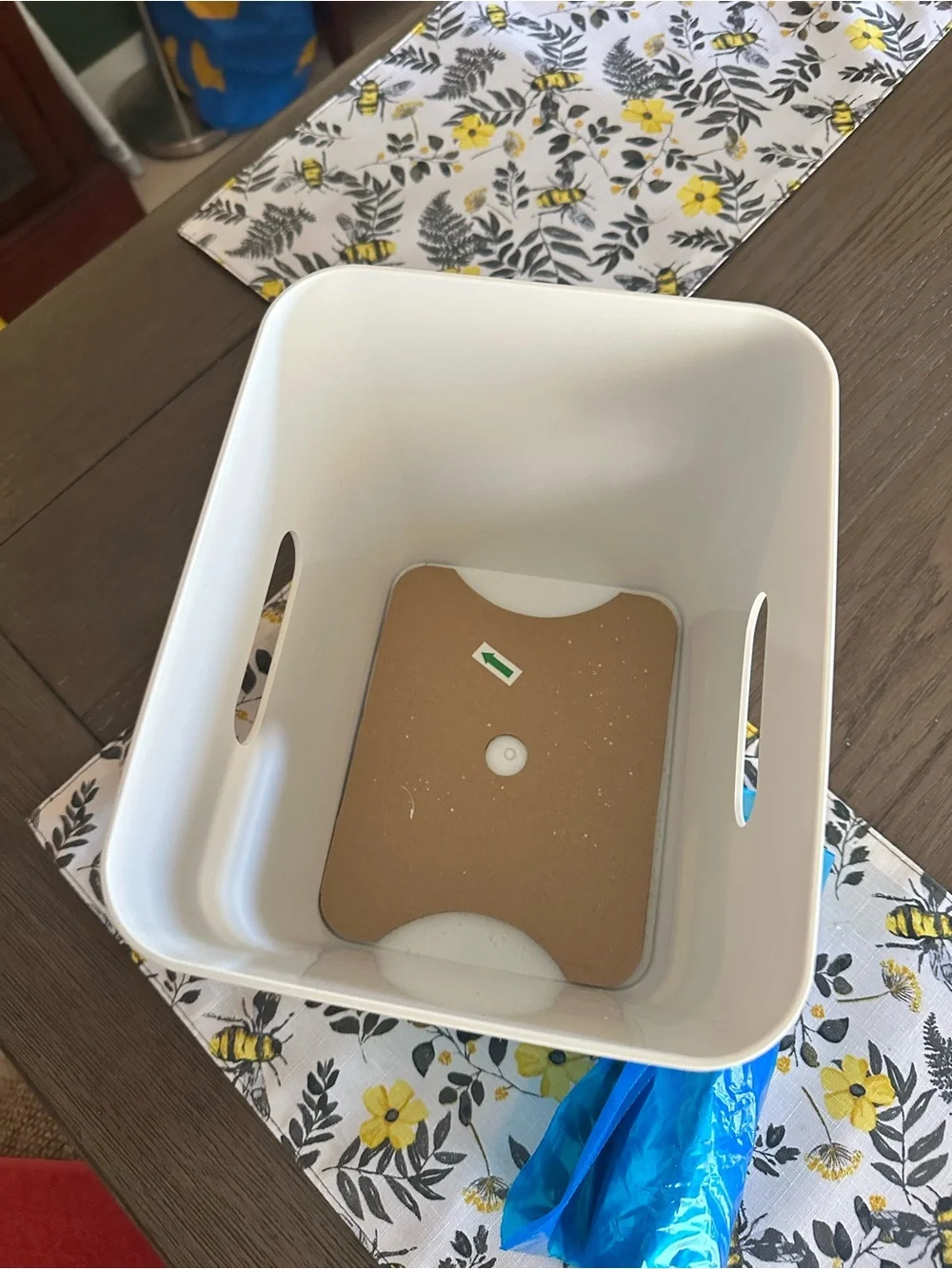 Cat litter box dispenser with bags